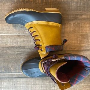 Tommy Hilfiger snow boots